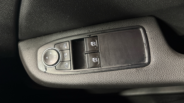 Renault Clio 1.0 TCe 100 Iconic 5dr Petrol Hatchback